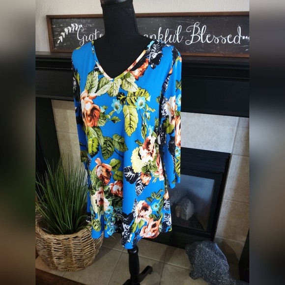 Attitudes Ladies Floral Tunic Top - Picture 2 of 9